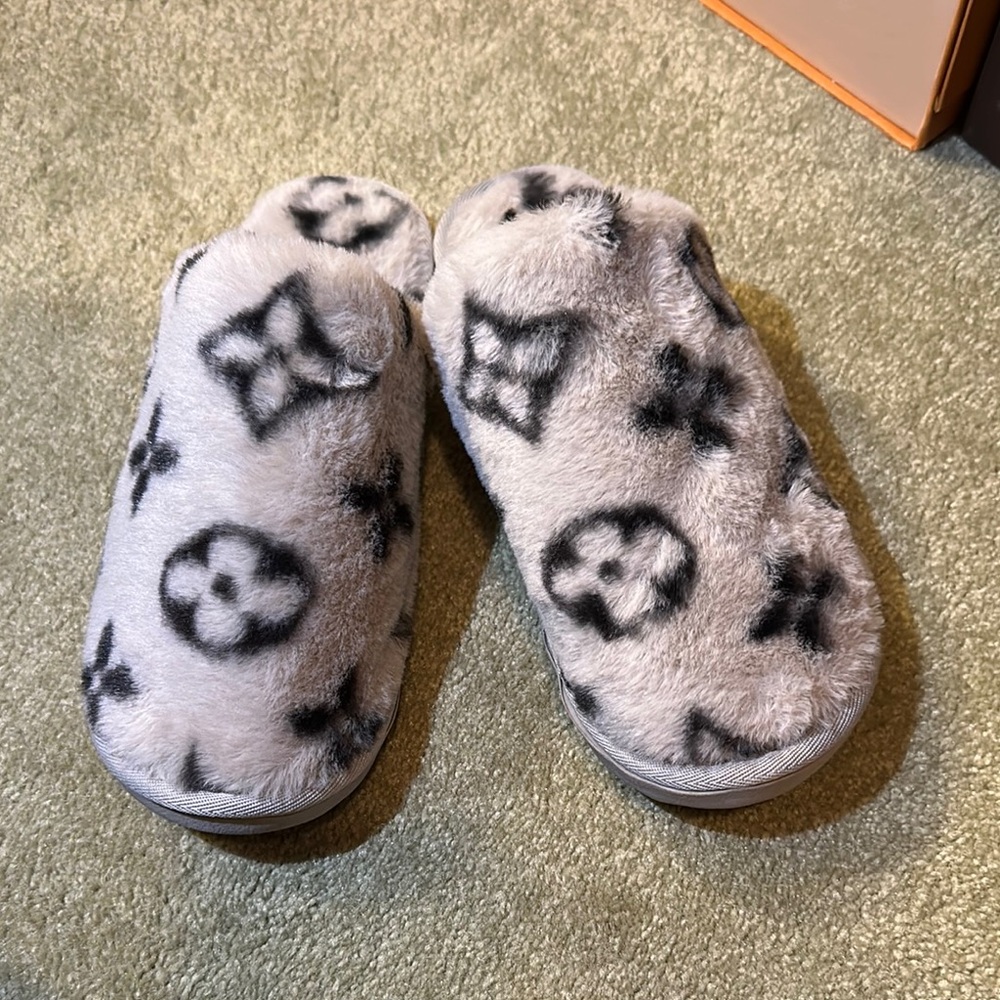 Gray and Black Patterned Fuzzy Slippers